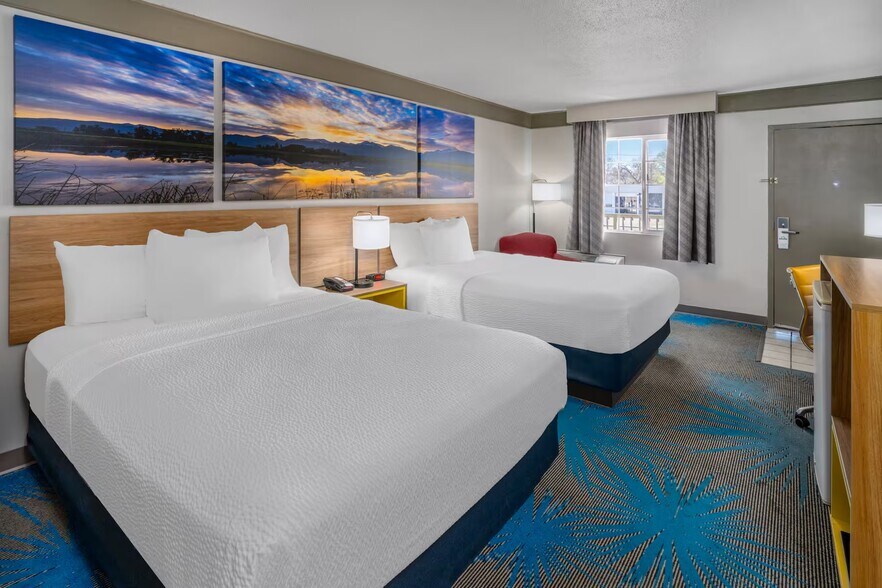 More Photos Of 903 Main St, Delta Hotel For Sale