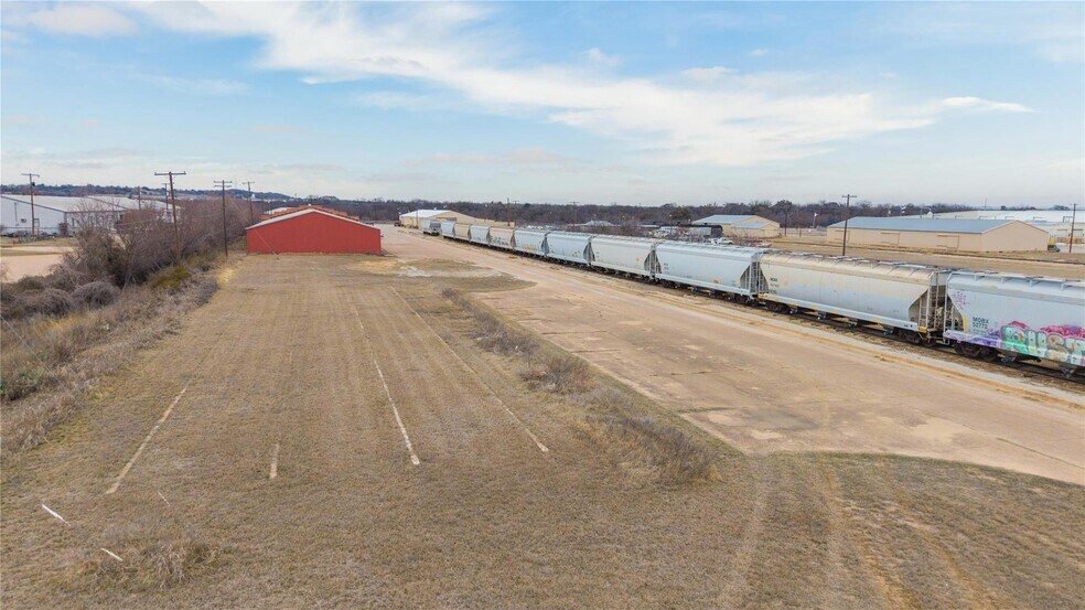 More Photos Of 1403 Blake Dr, Brownwood Warehouse For Sale