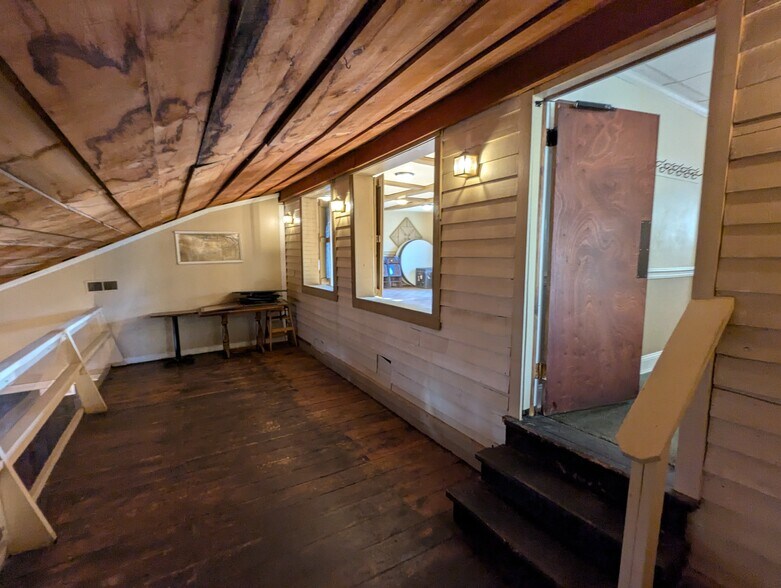 More Photos Of 17 Main St, Ballston Lake Restaurant For Lease