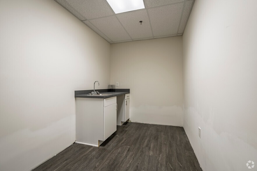 More Photos Of 8161 Executive Ct, Lansing Medical For Lease