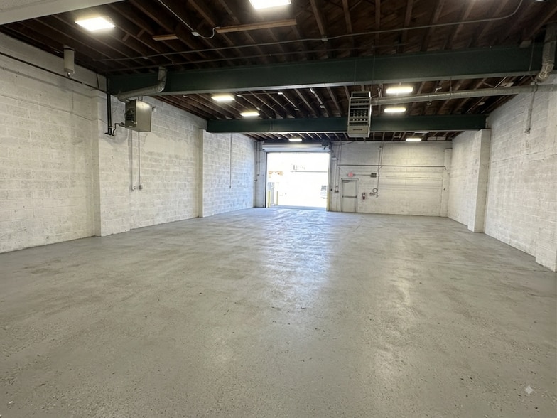 More Photos Of 11 Prospect Ave, Hewlett Warehouse For Lease