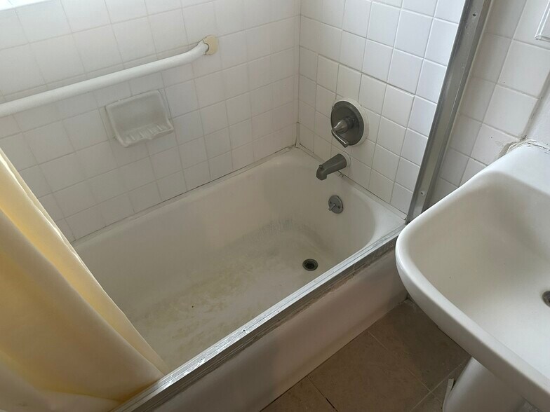 More Photos Of 150 W Stadium Dr, Stockton Apartments For Sale