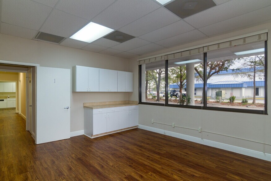 More Photos Of 1425 Viscaya Pky, Cape Coral Medical For Lease