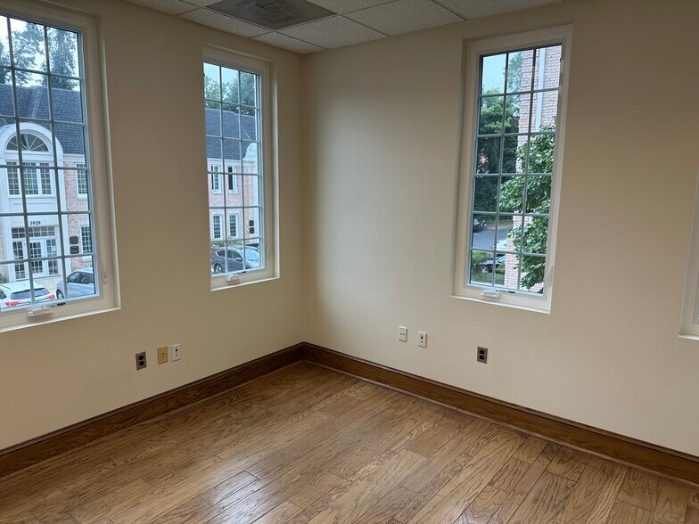 More Photos Of 3923 Blenheim Blvd, Fairfax Medical For Sale