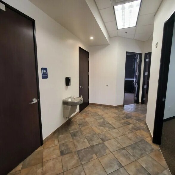 More Photos Of 16841 N 31st Ave, Phoenix Office For Sale