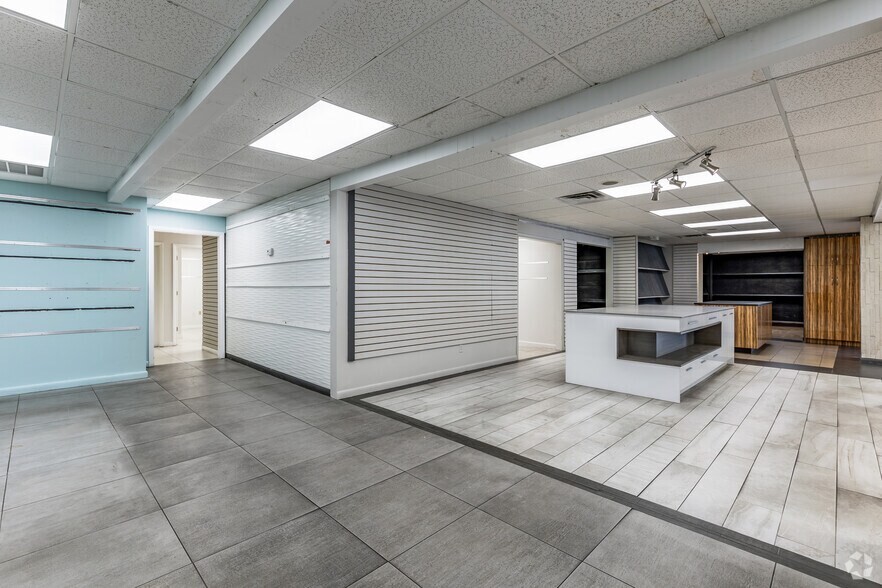 More Photos Of 4500 Carmichael Ave, Sarasota Warehouse For Sale