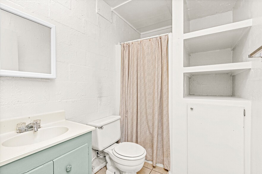More Photos Of 1107 Palestine St, Conroe Apartments For Sale