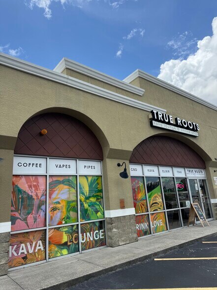 More Photos Of 9600 66th St N, Pinellas Park General Retail For Lease
