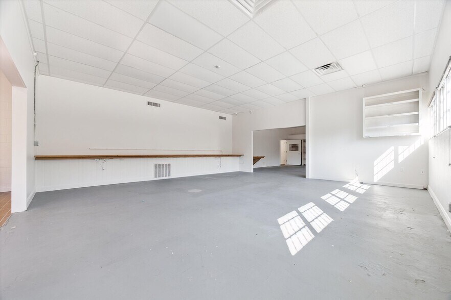 More Photos Of 5423 Jackwood Dr, San Antonio Warehouse For Lease