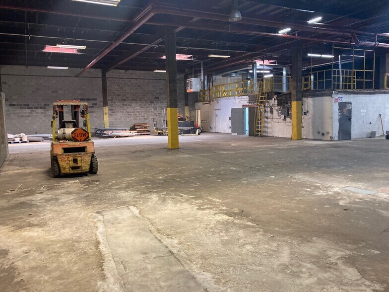 More Photos Of 529 Cozine St, Brooklyn Warehouse For Lease