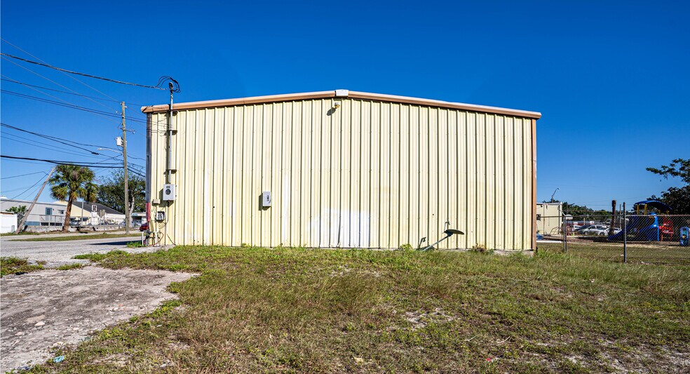 More Photos Of 180 Dr J A Wiltshire Ave E, Lake Wales Warehouse For Sale