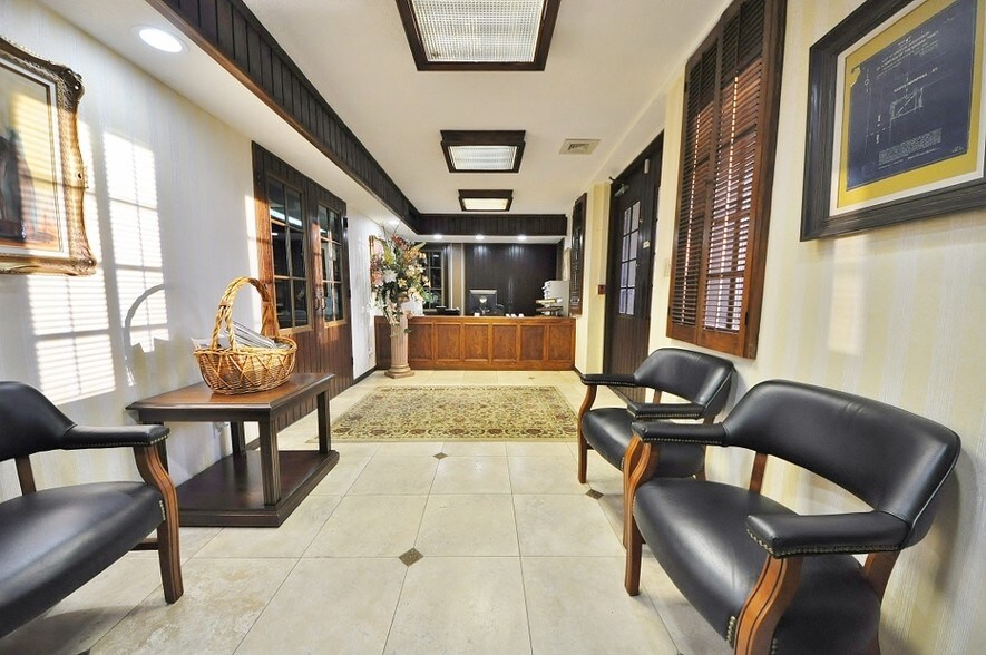 More Photos Of 2472 Lake Ave, Altadena Coworking Space