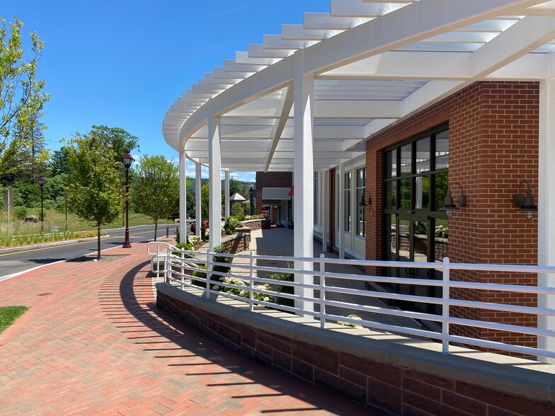 More Photos Of 21 Ensign Dr, Avon Unknown For Lease