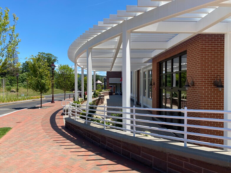 More Photos Of 21 Ensign Dr, Avon Unknown For Lease