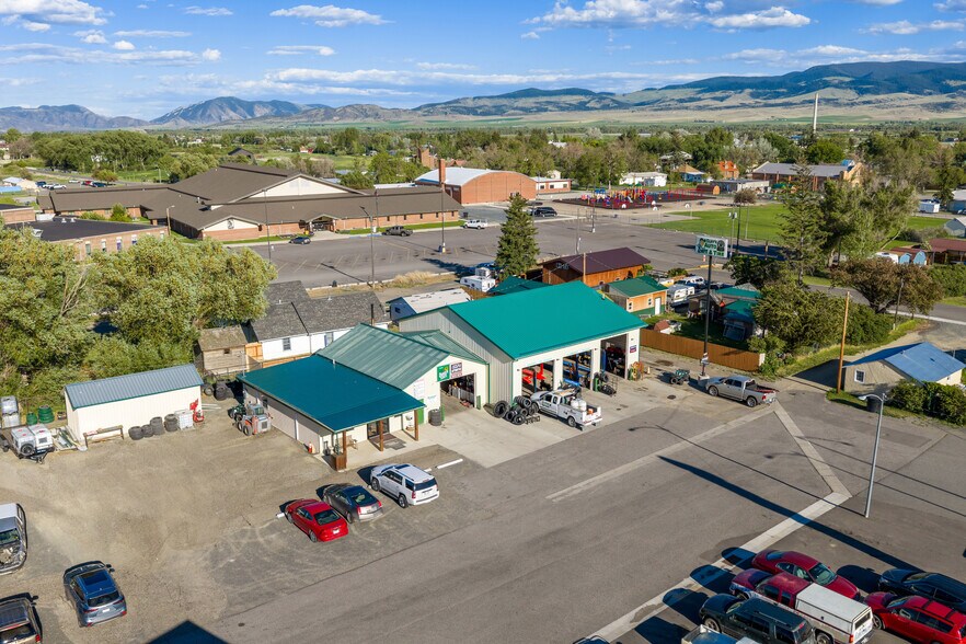 More Photos Of 402 N Pyfer St, Whitehall Office For Sale
