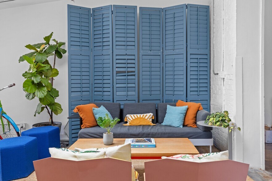 More Photos Of 513 Boccaccio Ave, Venice Office For Lease