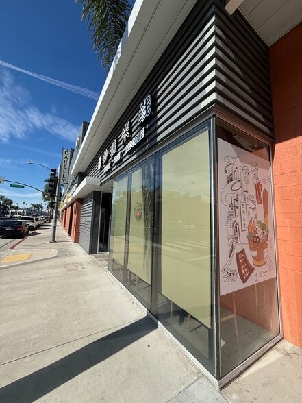 More Photos Of 535-611 W Main St, Alhambra Storefront Retail Office For Lease