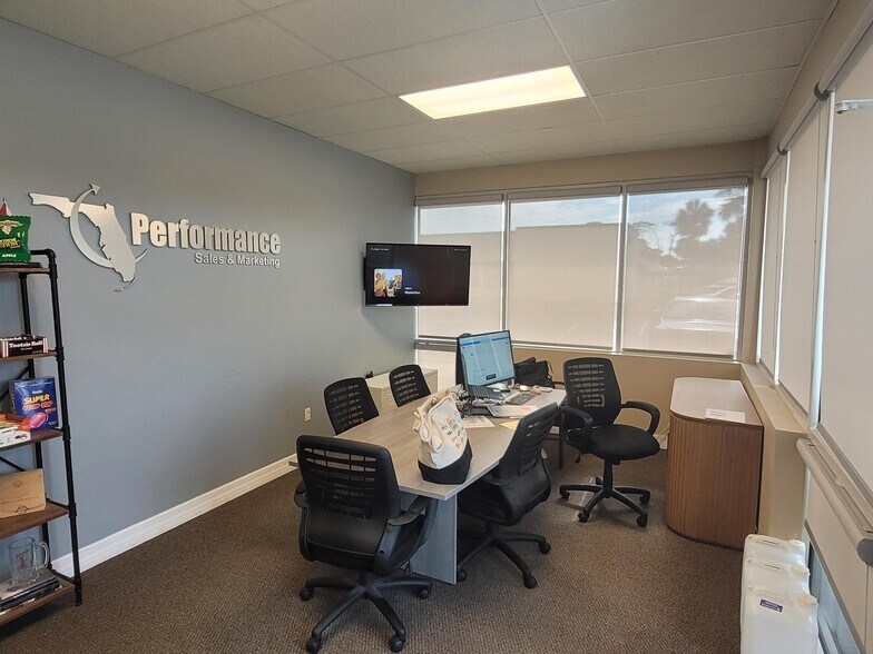 More Photos Of 5404 Hoover Blvd, Tampa Medical For Lease
