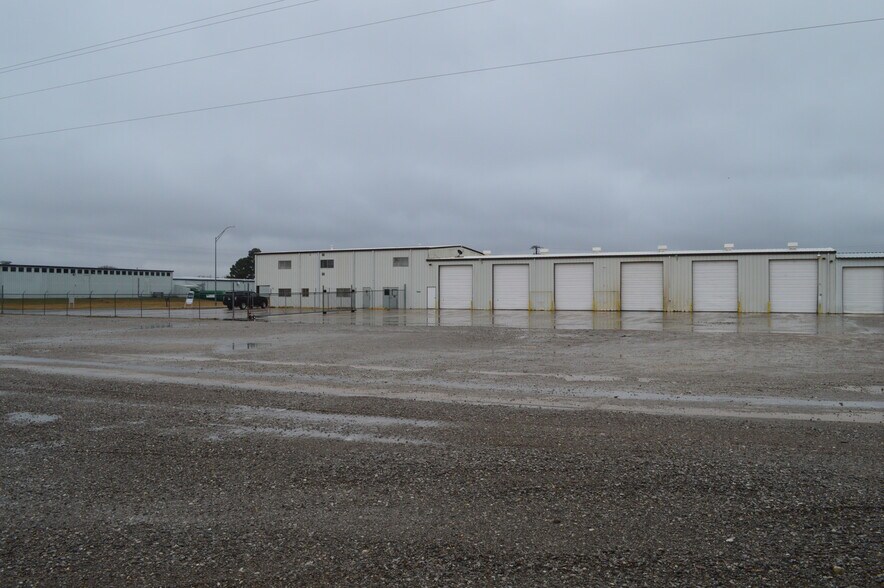 More Photos Of 1709 Enterprise Blvd, Pauls Valley Warehouse For Sale