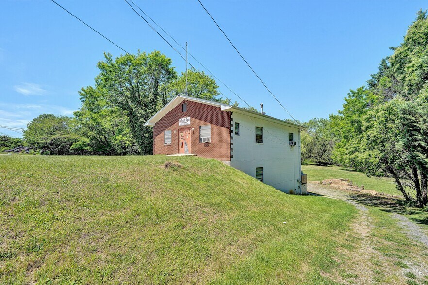 More Photos Of 2719 Colonial Ave SW, Roanoke Office For Sale