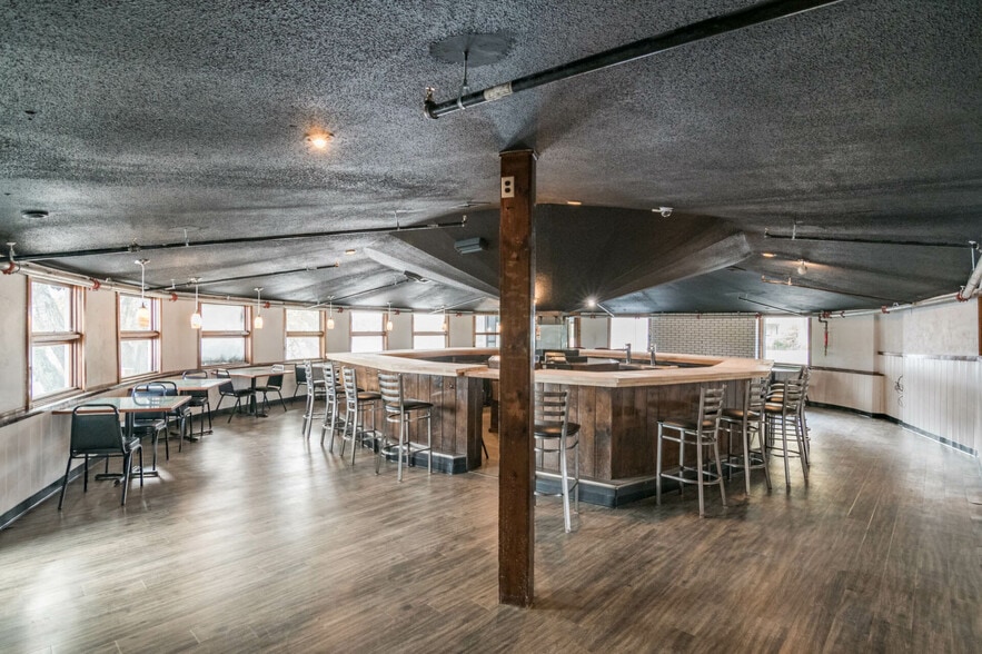 More Photos Of 141 Congamond Rd, Southwick Restaurant For Lease