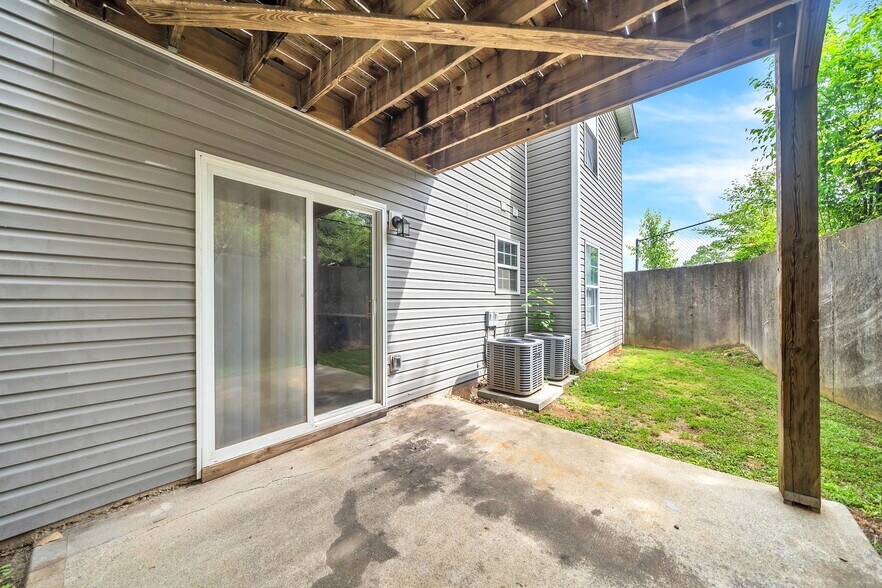 More Photos Of 300 Stonehaven Cir, Cartersville Apartments For Sale