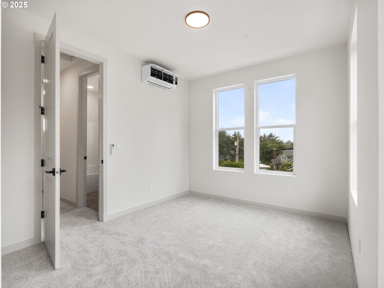 More Photos Of 305 Jetty ave, Lincoln City Multifamily For Sale