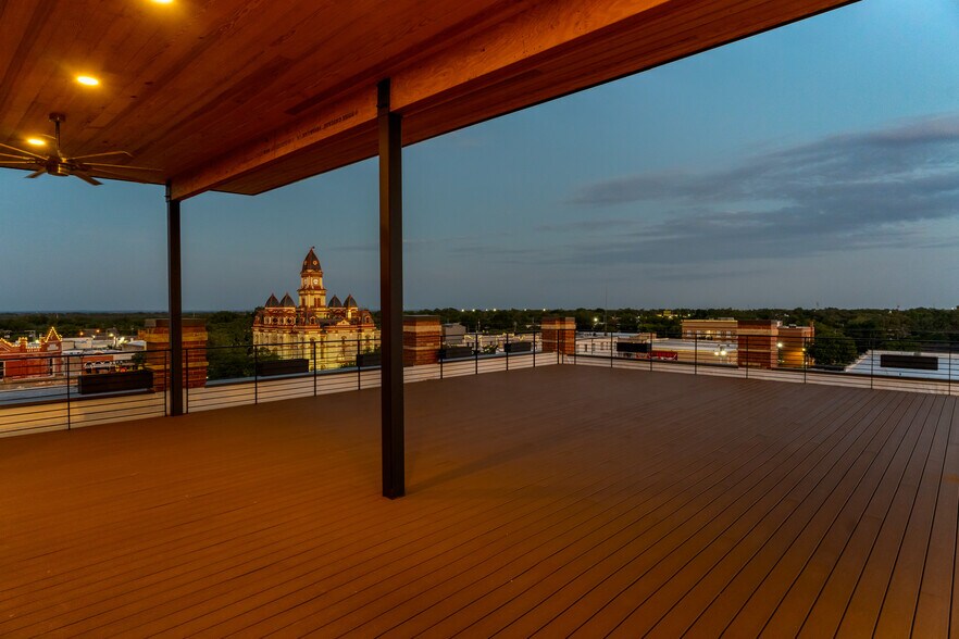 More Photos Of 119 W San Antonio St, Lockhart Storefront Retail Office For Sale