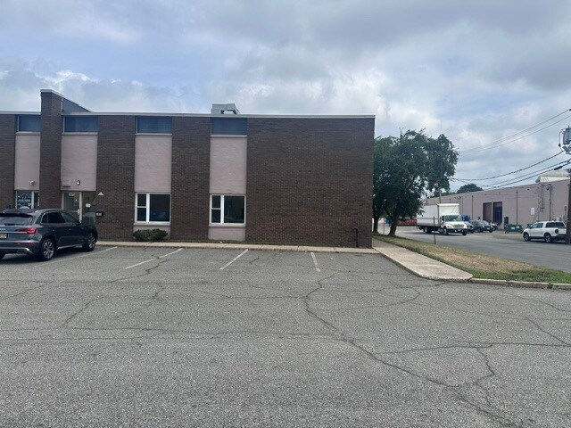 More Photos Of 1421-1447 Pinewood St, Rahway Light Distribution For Lease