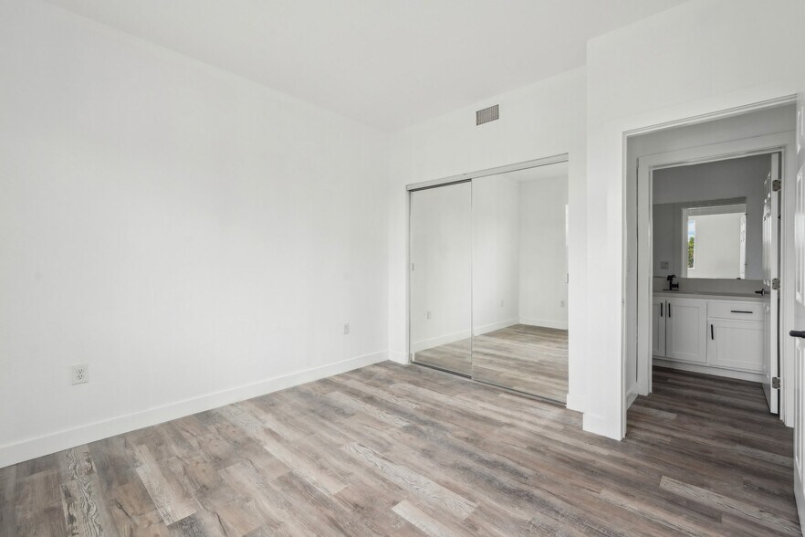 More Photos Of 2516 Malabar St, Los Angeles Apartments For Sale