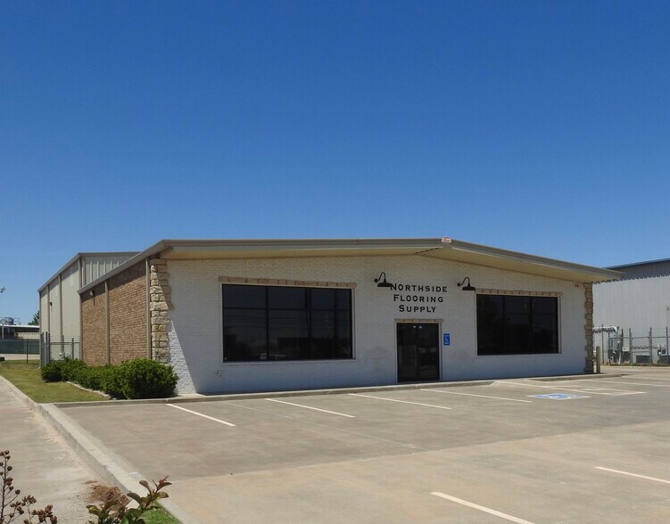 Primary Photo Of 8017 N Rockwell Ave, Oklahoma City Freestanding For Sale