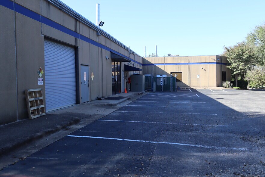 More Photos Of 8609 Cross Park Dr, Austin Office For Lease