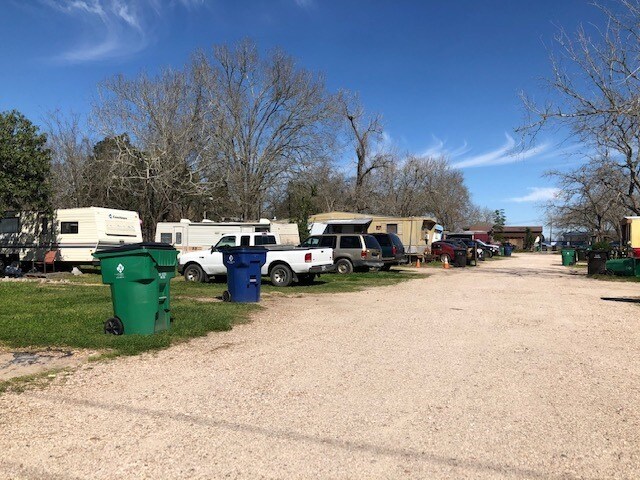 Primary Photo Of 117 W Pleasant St, Brazoria Manufactured Housing Mobile Home Park For Sale