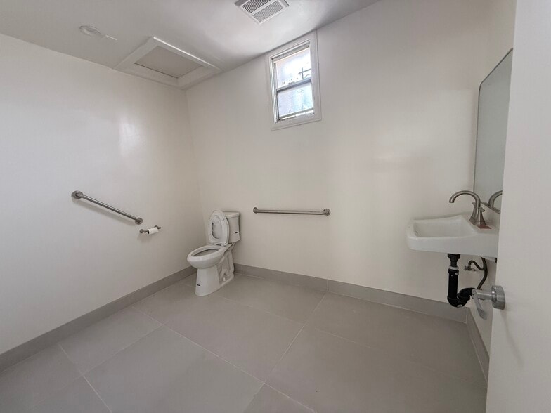 More Photos Of 4064 Crenshaw Blvd, Los Angeles Storefront For Sale