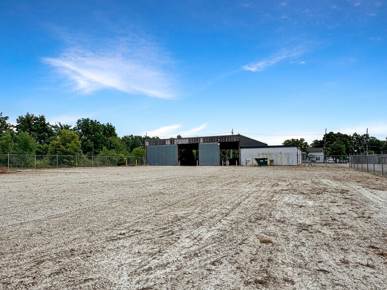 More Photos Of 313 Franklin Ave, Union Light Distribution For Sale