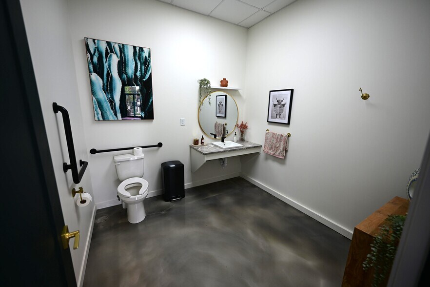 More Photos Of 800 Broadmoor Blvd, Sherwood Park Office For Lease