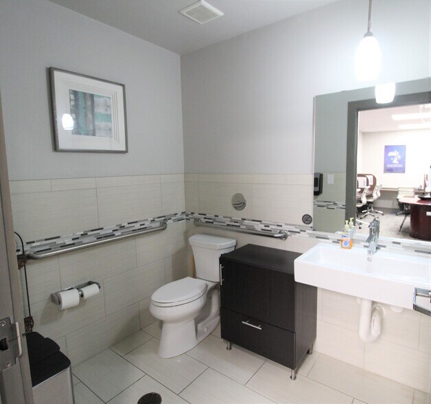 More Photos Of 418 Village Dr, Murphy Medical For Sale