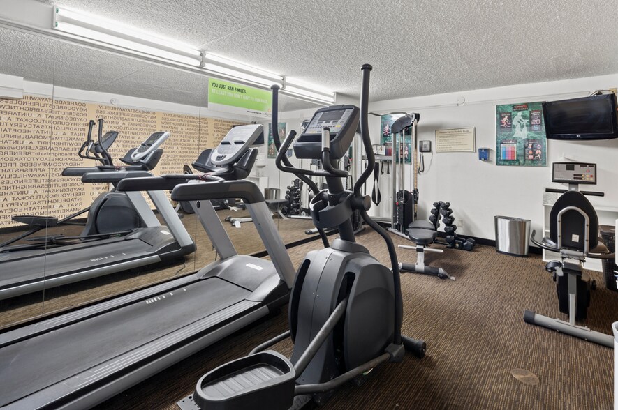 More Photos Of 911 S 48th St, Tempe Hotel For Sale