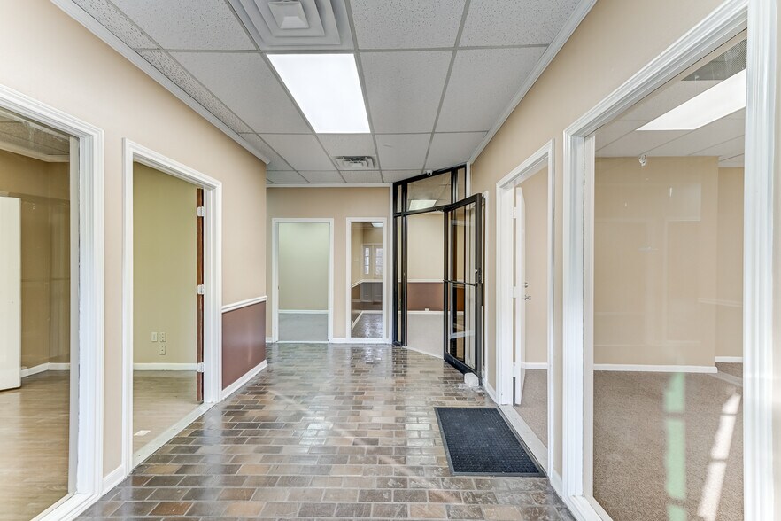More Photos Of 14741 Pebble Bend Dr, Houston Loft Creative Space For Lease