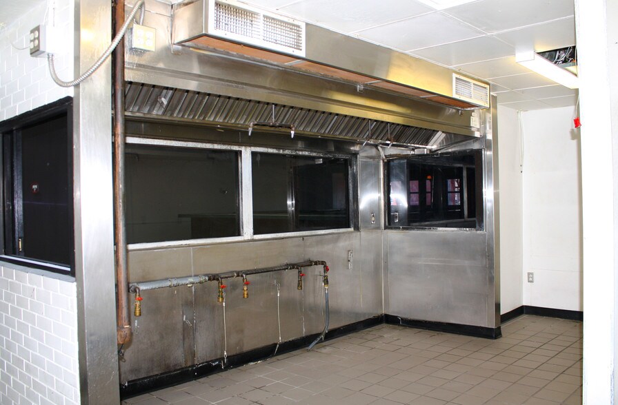 More Photos Of 10425 N Scottsdale Rd, Scottsdale General Retail For Sale