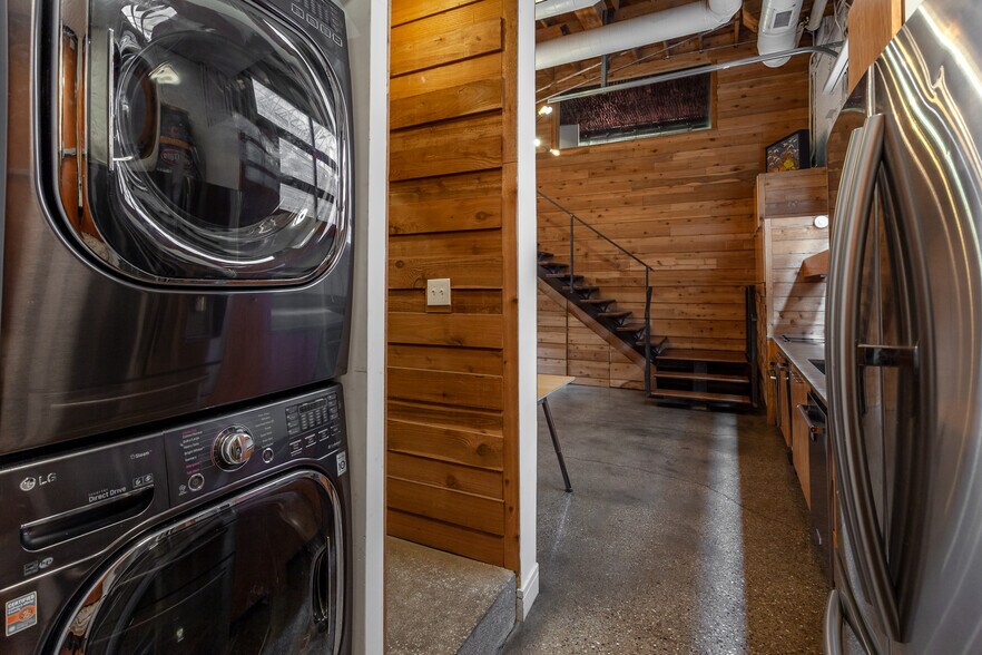 More Photos Of 2425 W 14th St, Chicago Loft Creative Space For Lease