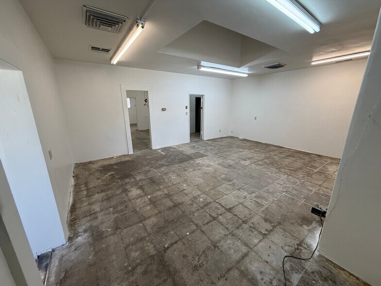 More Photos Of 108 N Chester Ave, Bakersfield Freestanding For Sale