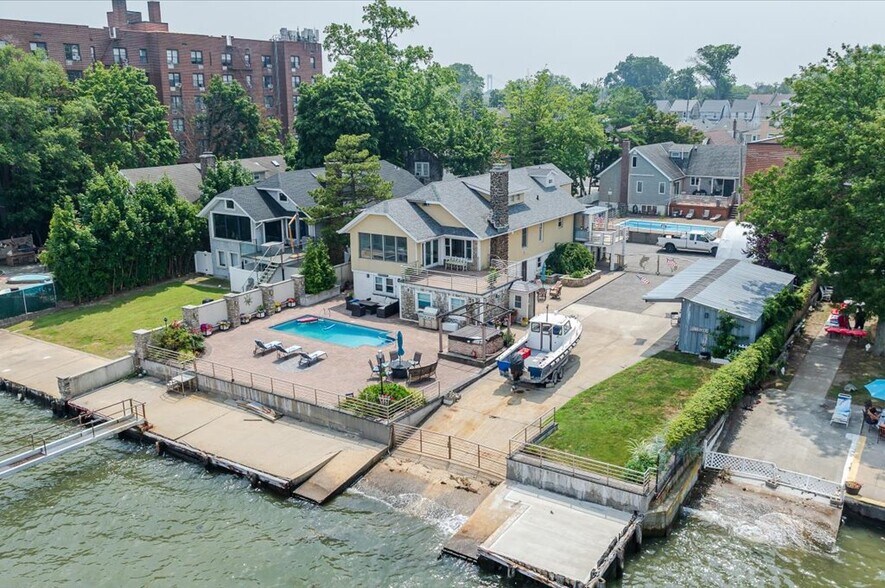 More Photos Of 720 Clarence Ave, Bronx Multifamily For Sale