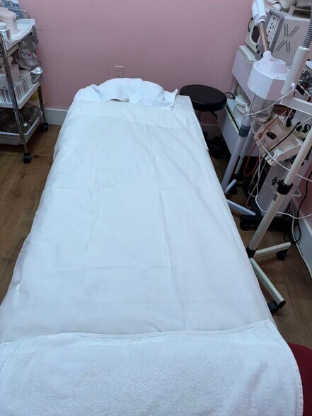 More Photos Of 330-350 S Salem St, Dover Freestanding For Lease