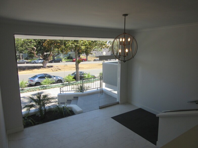 More Photos Of 537 San Vicente Blvd, Santa Monica Apartments For Sale