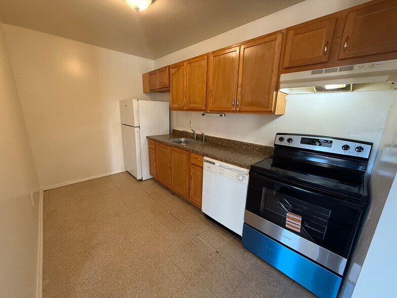 More Photos Of 1007-1023 Bullock Ave, Lansdowne Apartments For Sale
