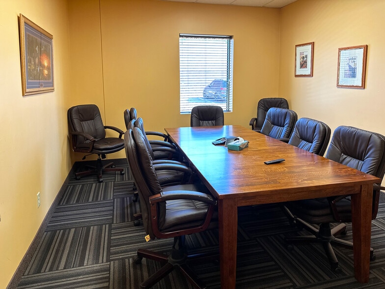 More Photos Of 1360 E County Road E E, Vadnais Heights Warehouse For Lease