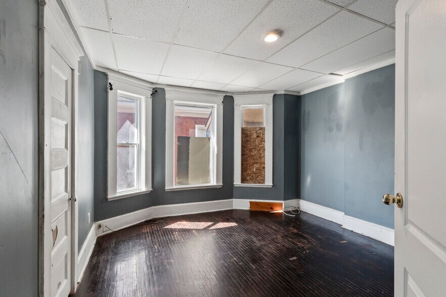 More Photos Of 541 Aylmer St N, Peterborough Apartments For Sale