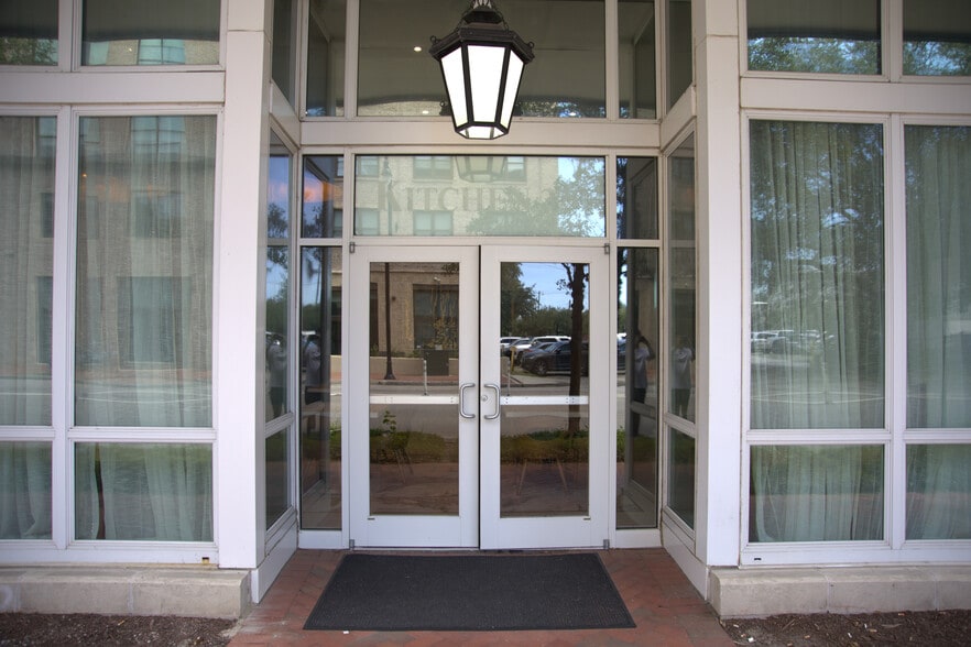 More Photos Of 320 Montgomery St, Savannah Hotel For Lease