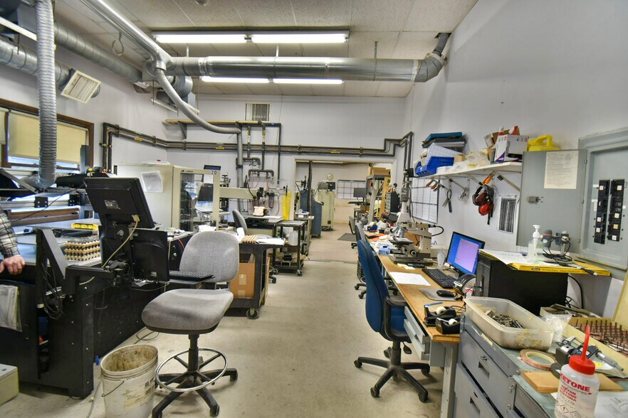 More Photos Of 123 Oak Hill Rd, Westford Research And Development For Lease